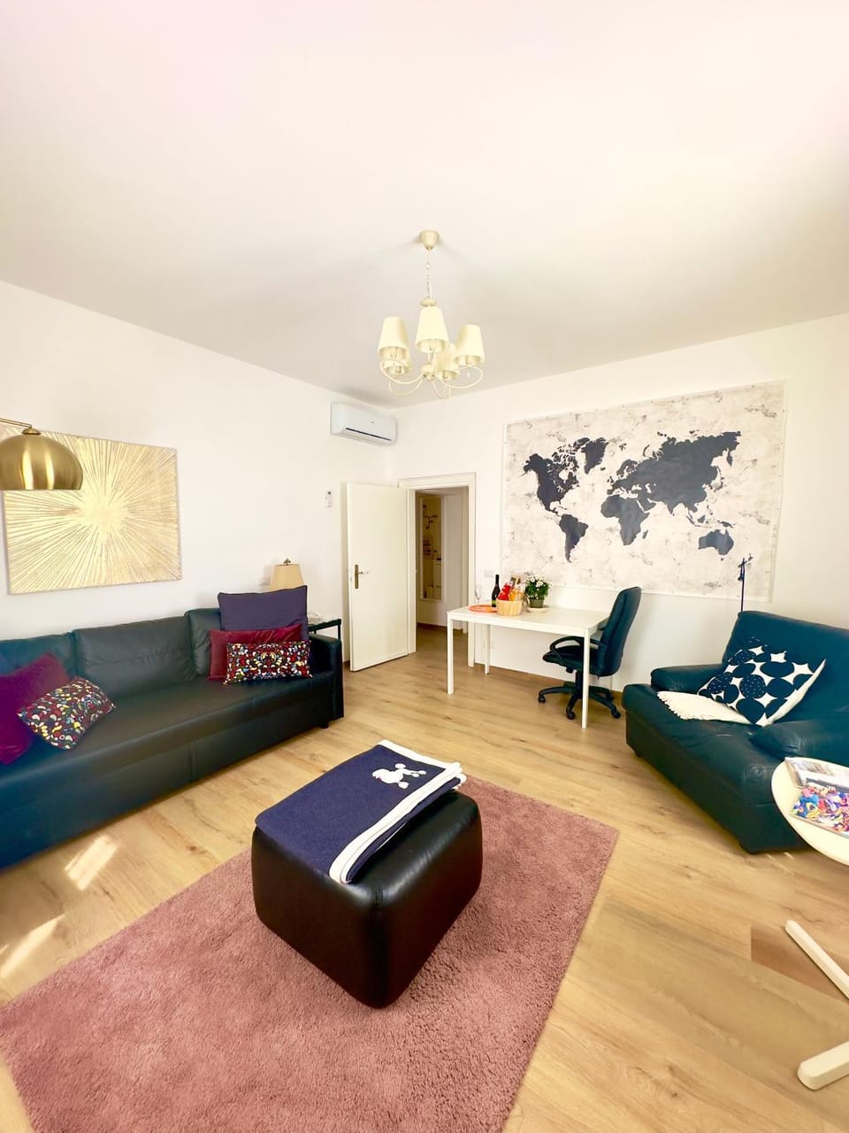 Communal lounge/ TV room, Living room, Seating area