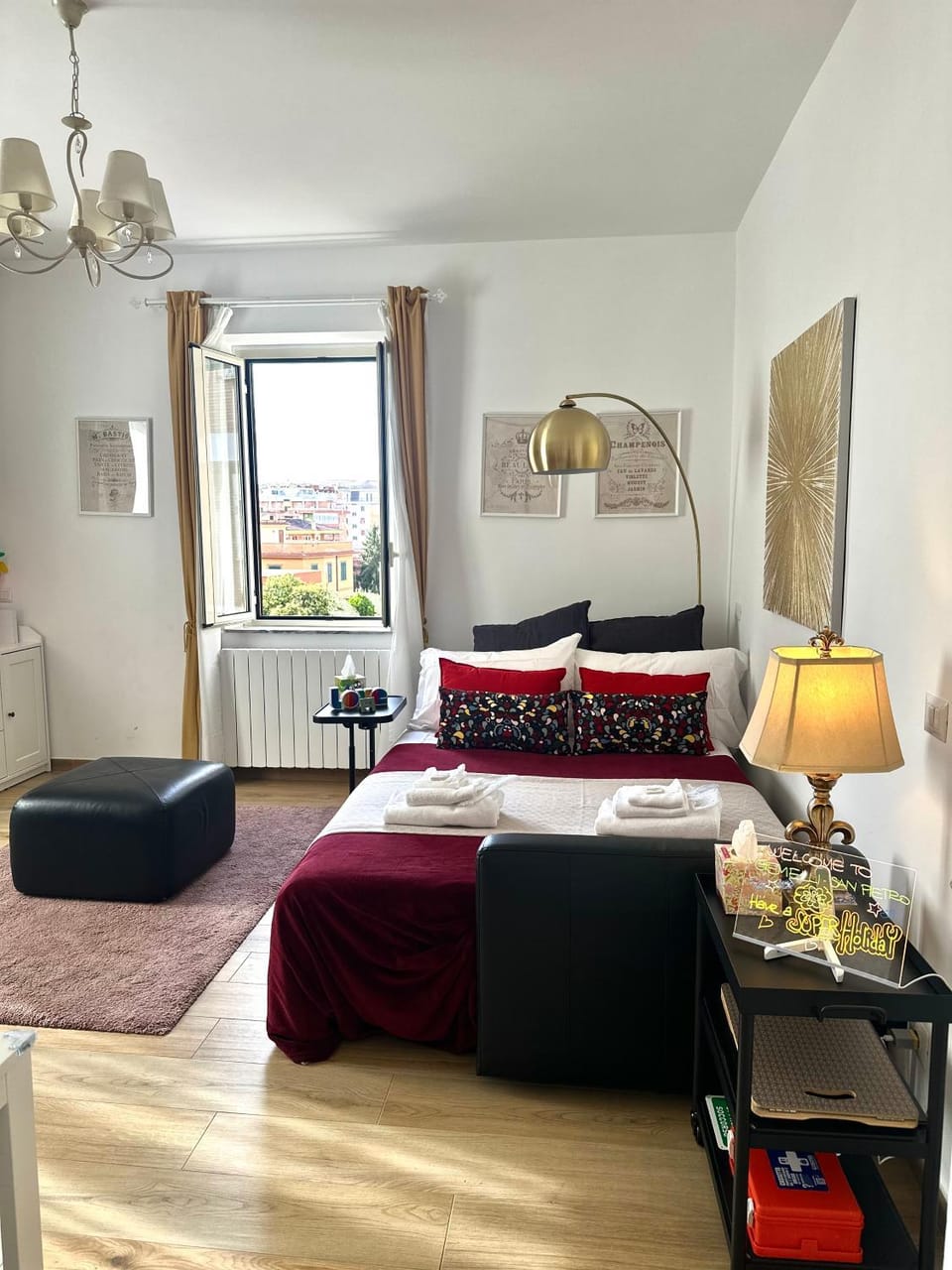Bed, Photo of the whole room