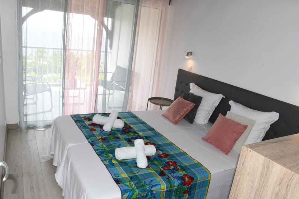 Duplex Rose Porcelaine - Vue Mer- Malendure Apartment in Bouillante