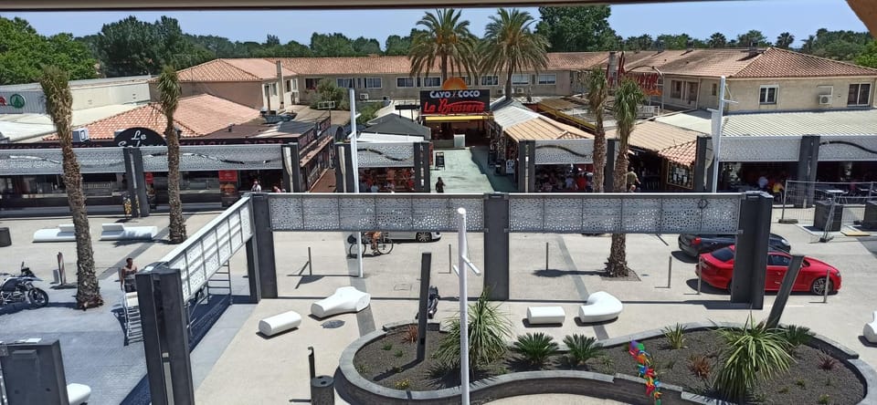 View (from property/room), Balcony/Terrace, Street view