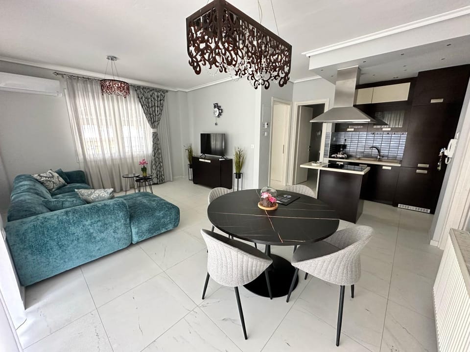 Communal lounge/ TV room, TV and multimedia, Kitchen or kitchenette, Living room, Dining area, air conditioner