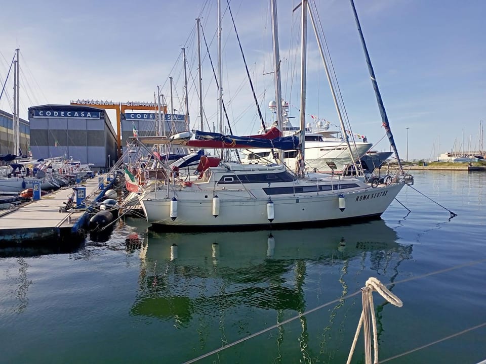 Bed & Boat L' Isola che non c'è Docked boat in Viareggio