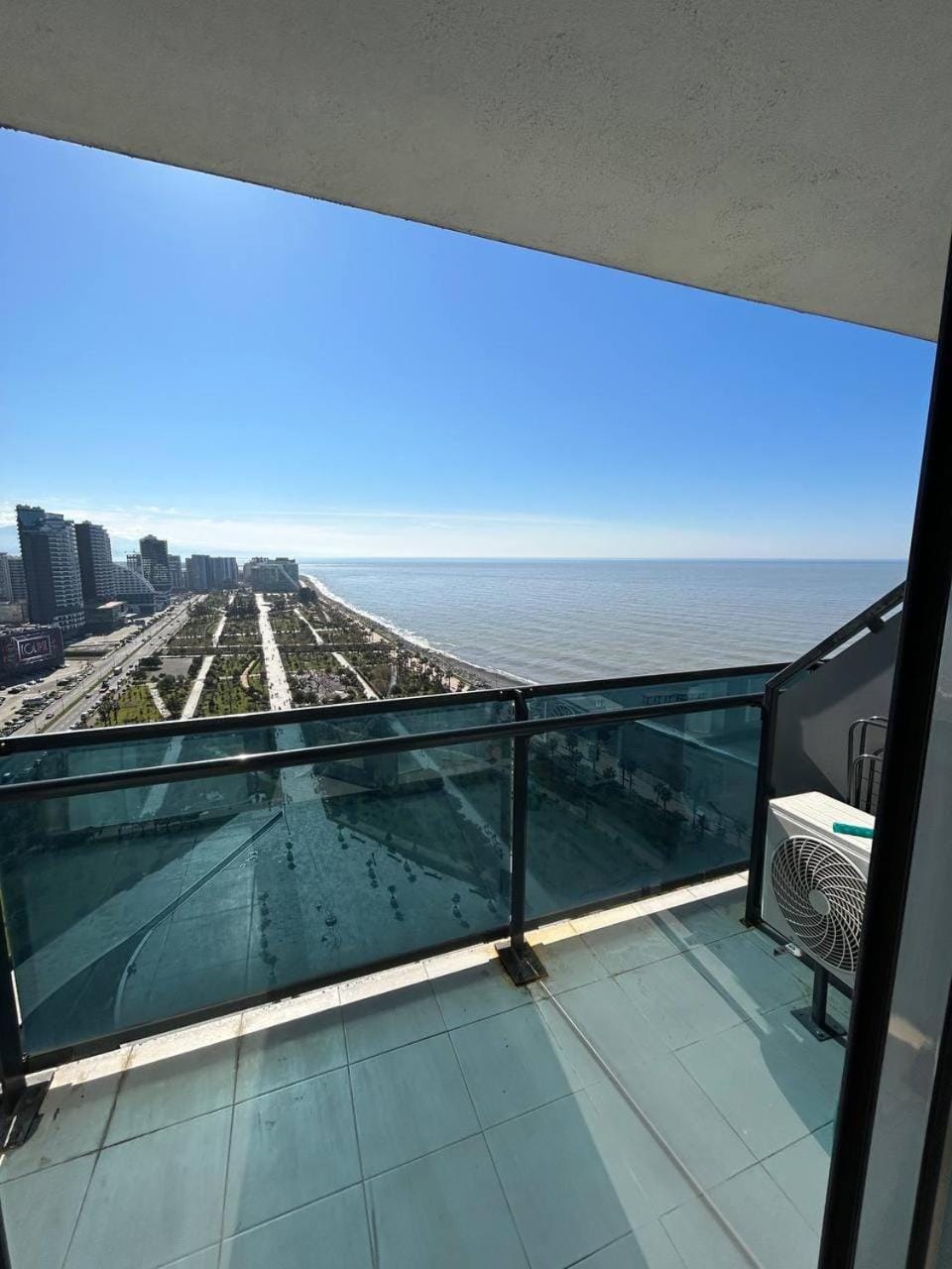 Студия с потрясающим видом на море в Orbi Beach Tower Apartment in Batumi
