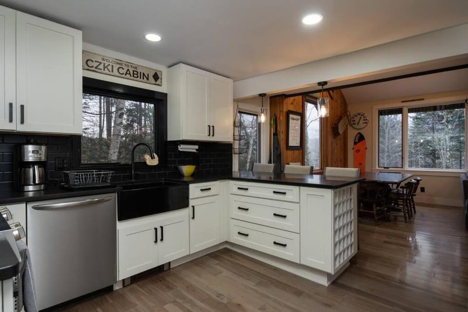 Killington Ski Chalet - Newly Renovated Chalet in Mendon