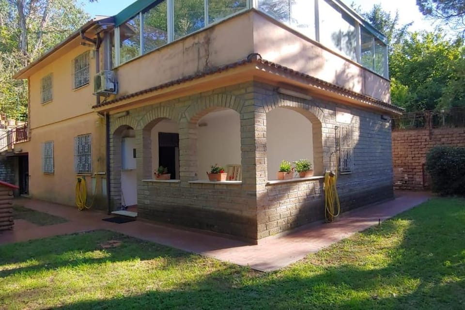 Property building, Patio, Garden