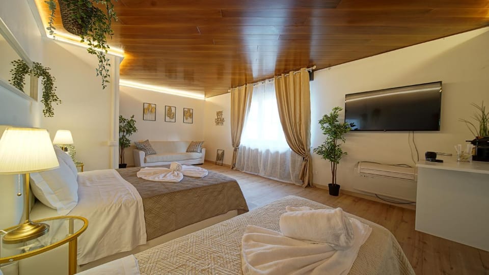 Bed, Photo of the whole room, Seating area
