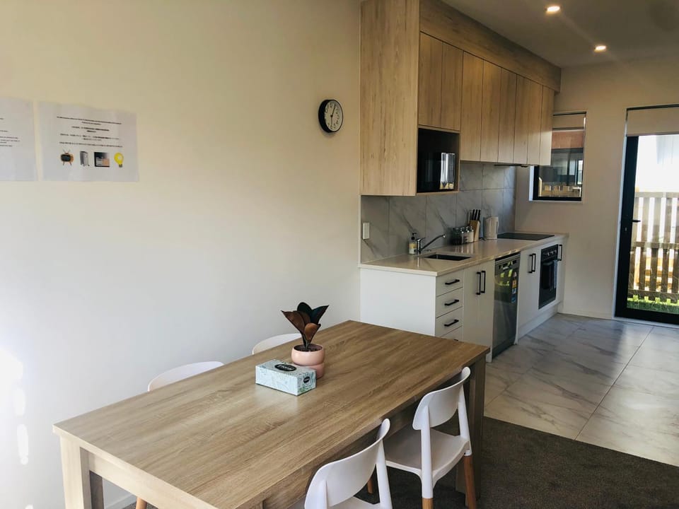 Cozy Brand New Townhouse 24 Villa in Auckland