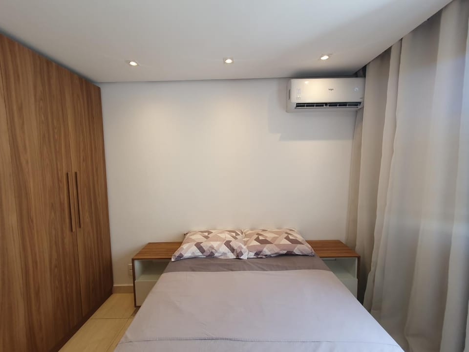 Bed, Bedroom, air conditioner