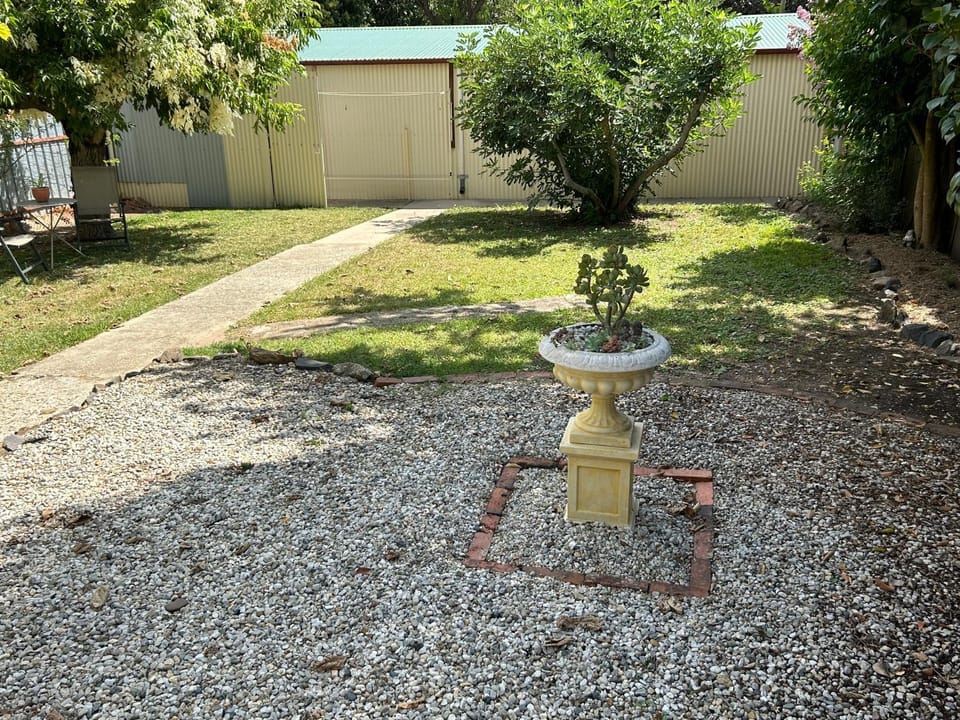 Day, Garden