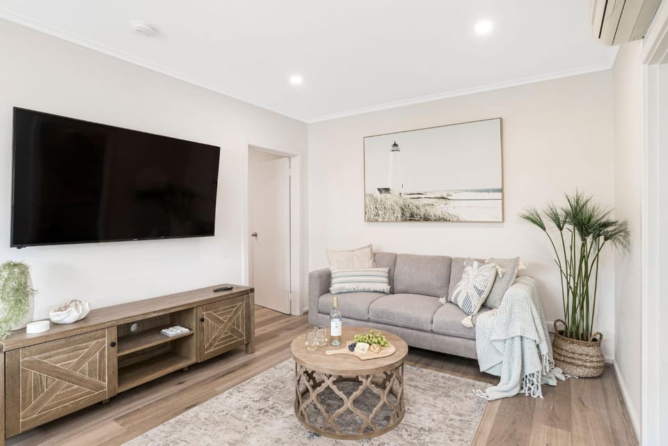 Sur La Mer Semaphore House in Adelaide