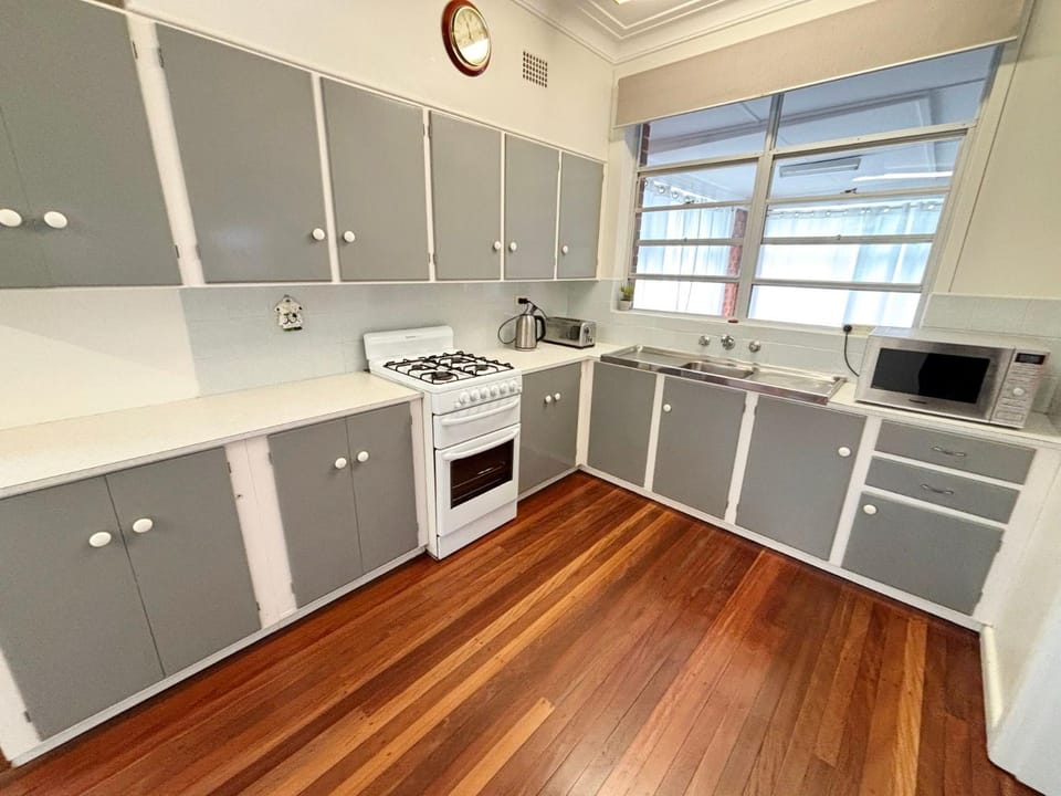 Conns Cottage - Bring your own linen House in South West Rocks