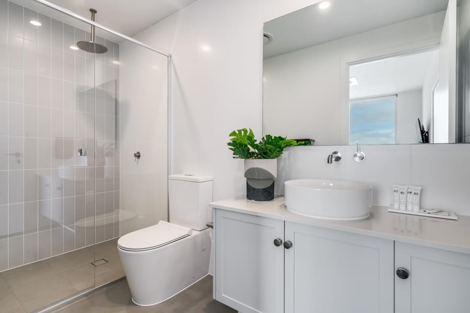 The Esplanade - Luxuriously Styled New 3 Bed Apt Apartment in Adelaide