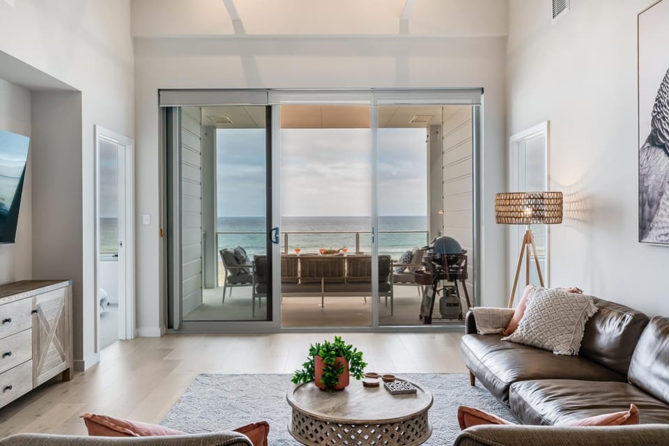 The Esplanade - Luxuriously Styled New 3 Bed Apt Apartment in Adelaide