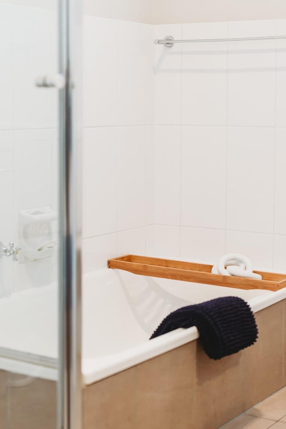 Broadway Getaway - 150 Metres to Beach Apartment in Adelaide