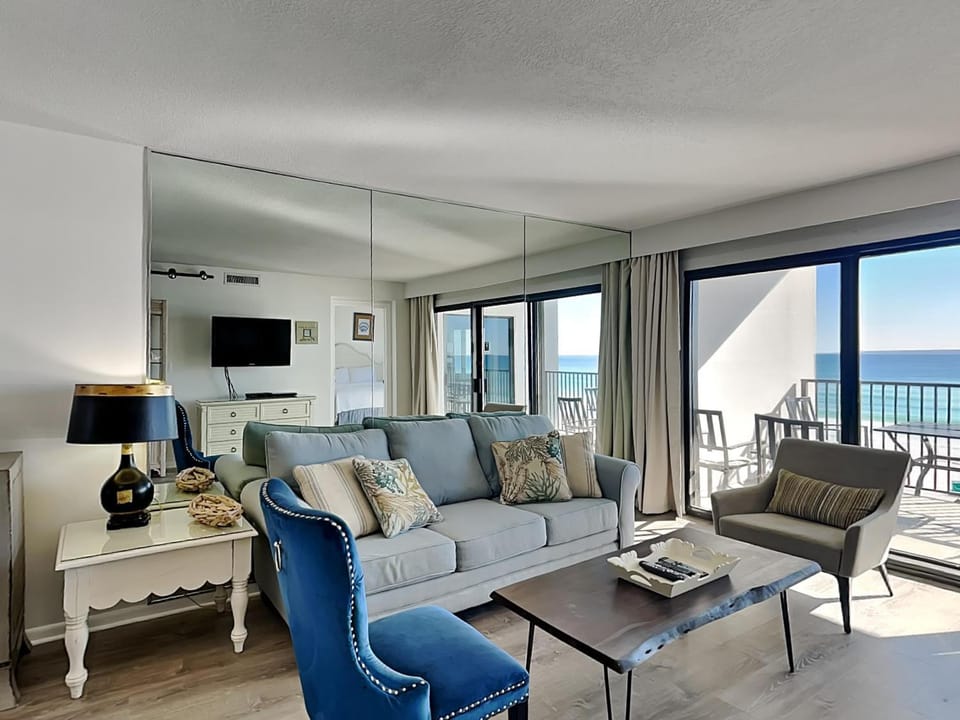 TV and multimedia, Balcony/Terrace, Living room, Seating area, Sea view, furniture