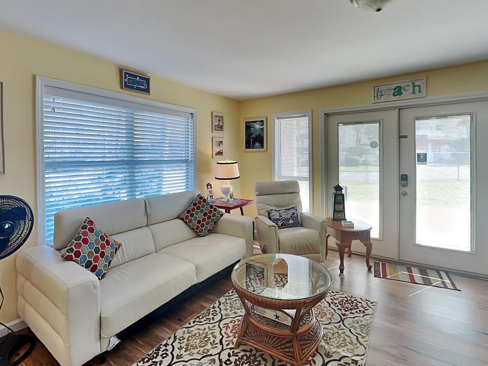 Living room, Seating area, furniture