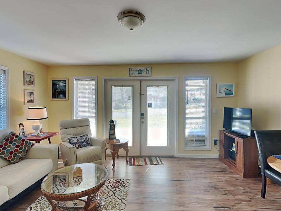 TV and multimedia, Living room, Seating area, furniture