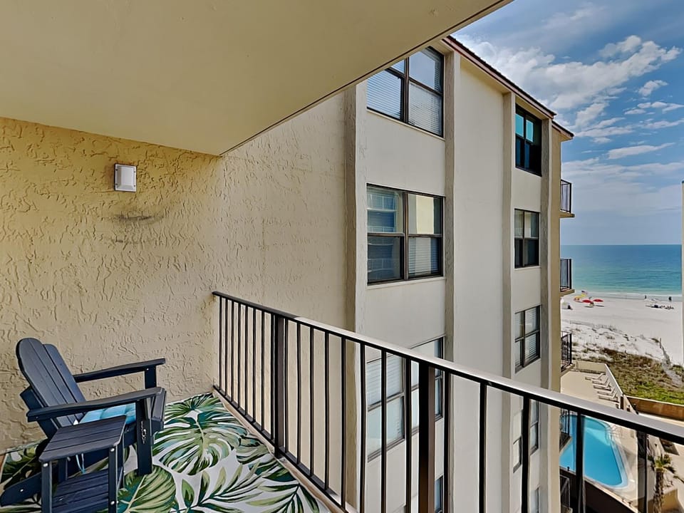 Balcony/Terrace, Seating area, Beach, Pool view, Sea view, Swimming pool