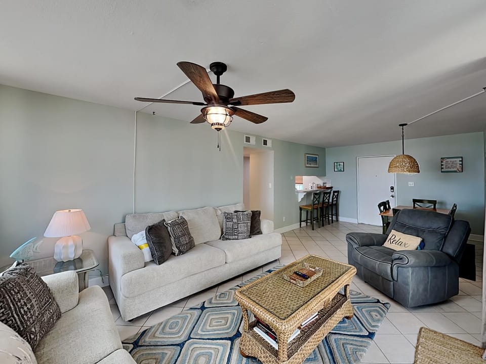 Living room, Seating area, furniture