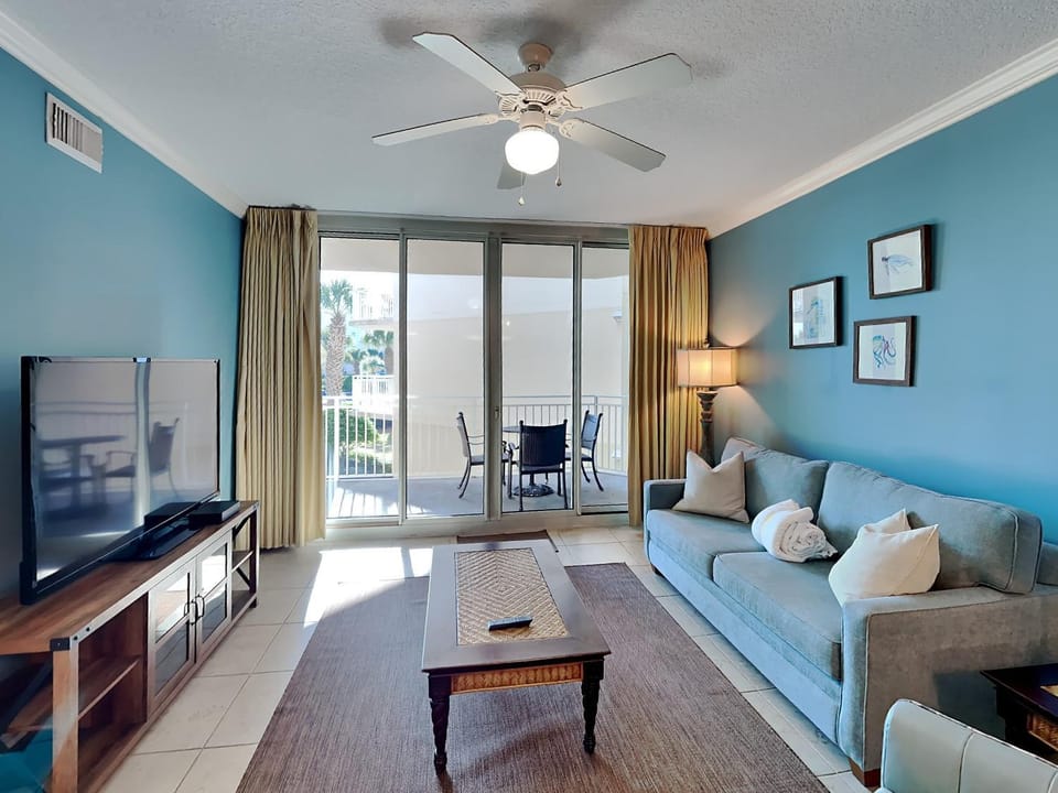 TV and multimedia, Balcony/Terrace, Living room, Seating area, furniture