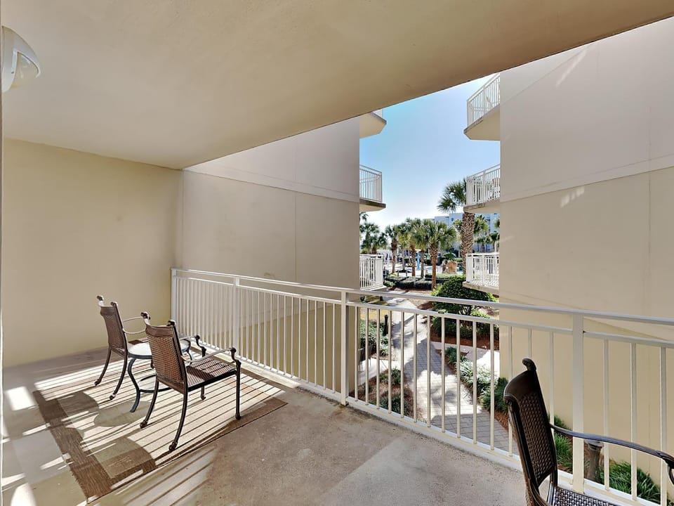 Balcony/Terrace, Seating area, Garden view, Inner courtyard view