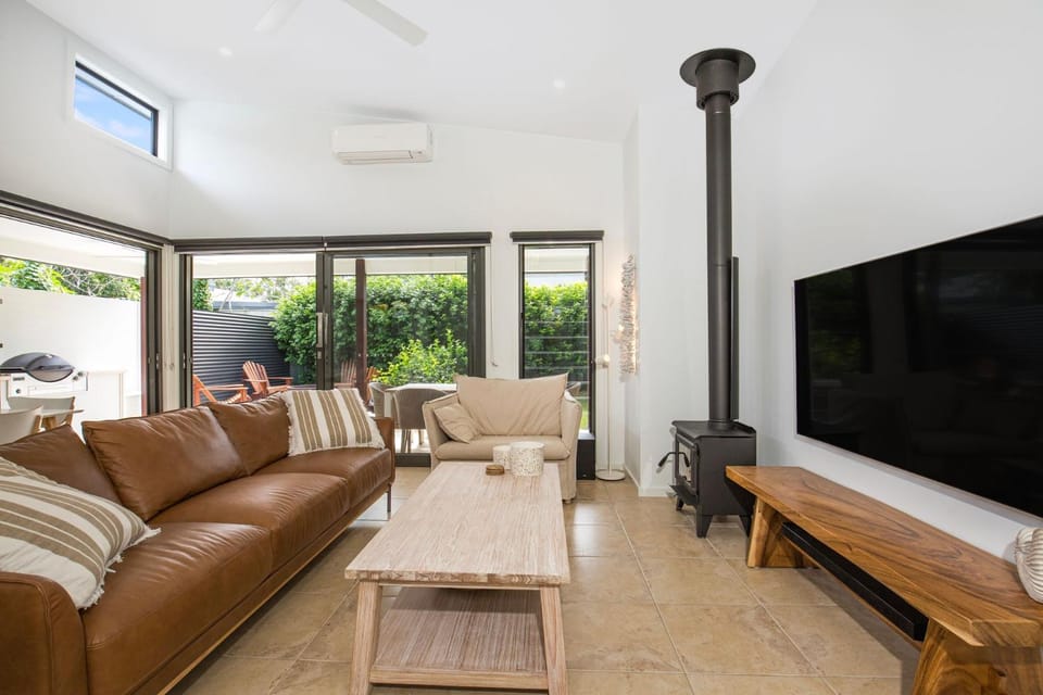Rest Pet Friendly with Outdoor Bath 3 Mins Walk to Beach House in Patonga