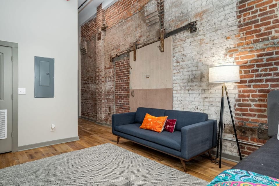 Bed, Living room, Photo of the whole room, Seating area