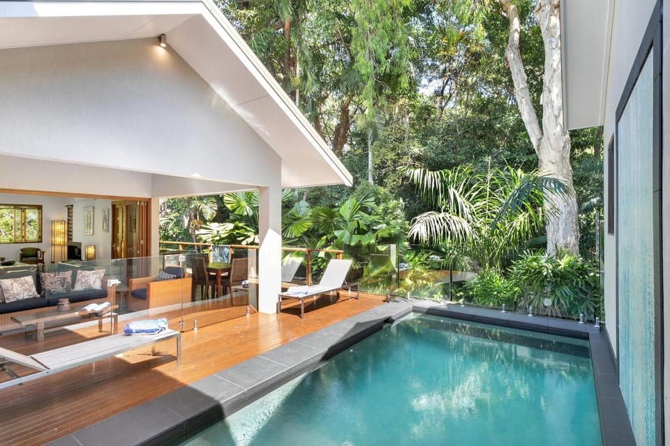 Patio, Day, Garden, Seating area, Garden view, Pool view, Swimming pool, sunbed