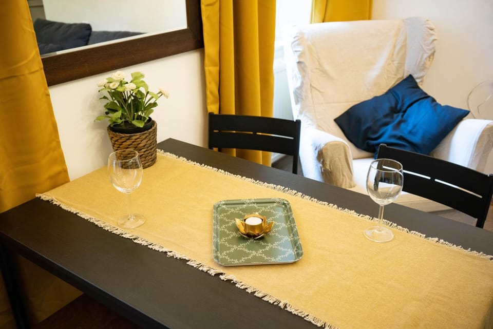 Free Parking Chain Bridge Home 4ppl, 2bdrm, Wifi, Smart TV, AC Apartment in Budapest