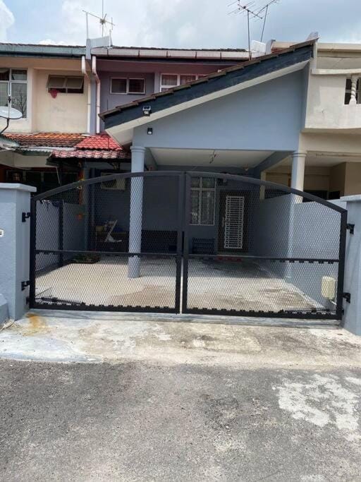 Entire House . 4 beds . EE Summer Guest House House in Negeri Sembilan, Malaysia