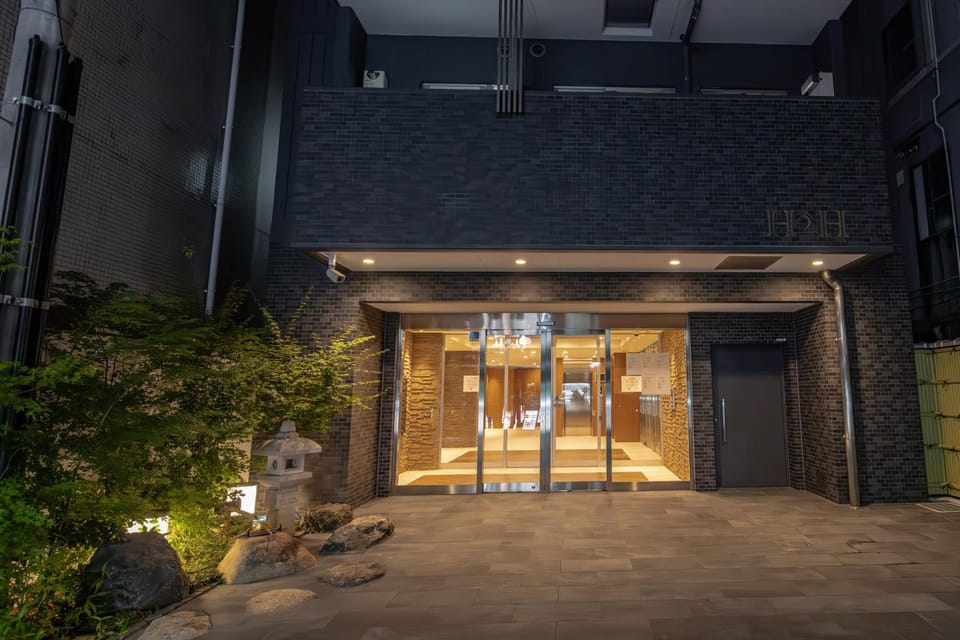 Facade/entrance, Night