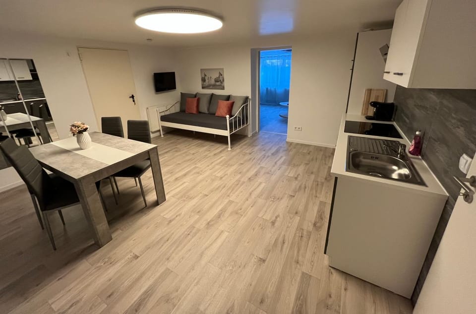 Bed, Kitchen or kitchenette, Dining area