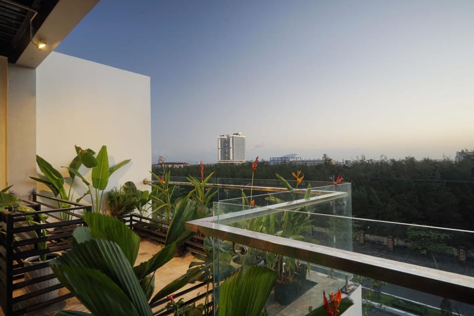 Restaurant/places to eat, Balcony/Terrace