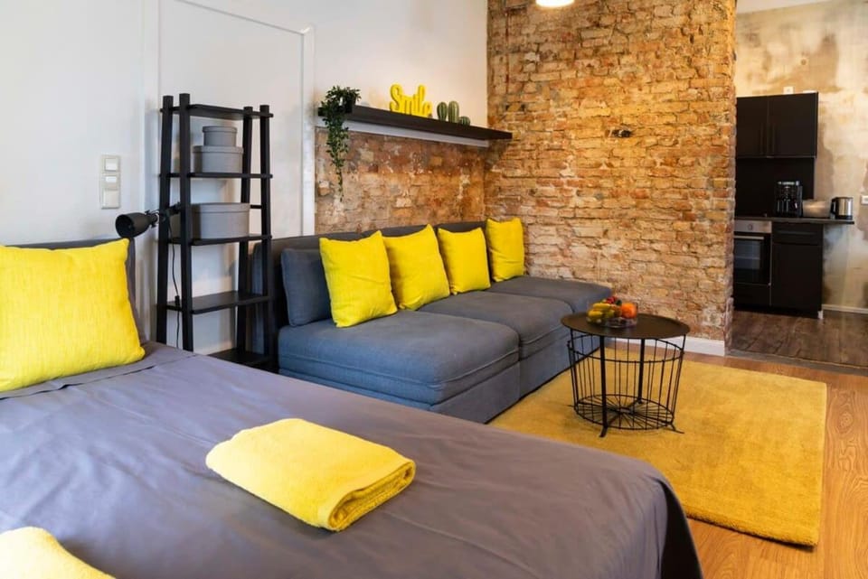 Shabby Chic plus Self CheckIn and Free Street Parking Apartment in Berlin