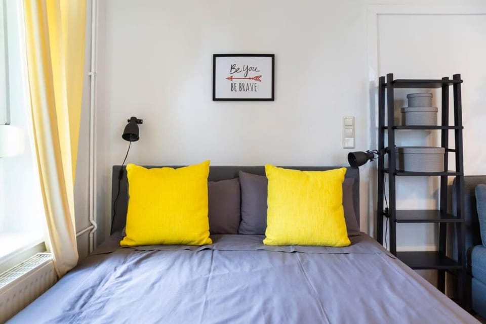 Shabby Chic plus Self CheckIn and Free Street Parking Apartment in Berlin