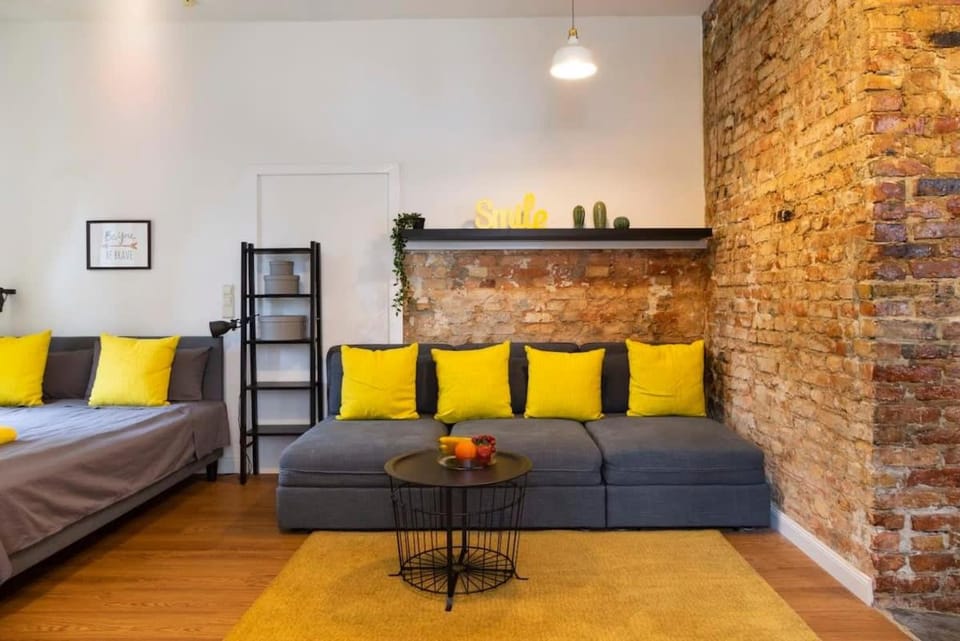 Shabby Chic plus Self CheckIn and Free Street Parking Apartment in Berlin