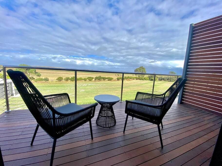 Patio, Day, Natural landscape, View (from property/room), Balcony/Terrace, Seating area