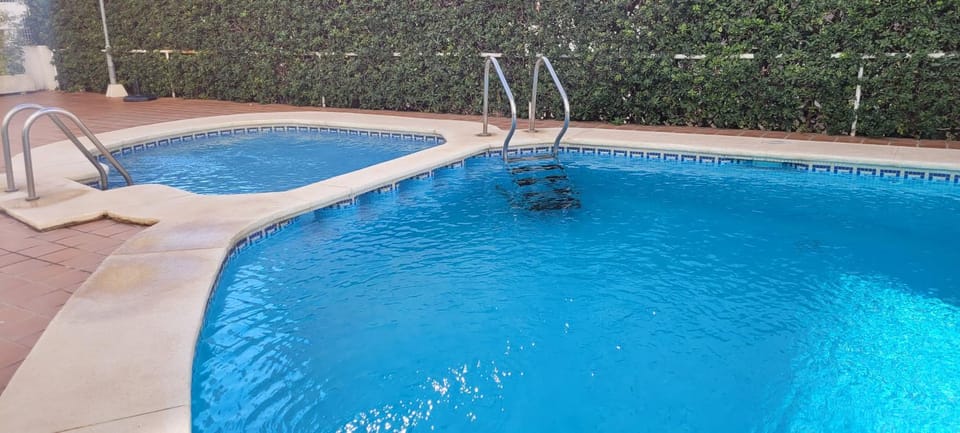 Swimming pool, Swimming pool