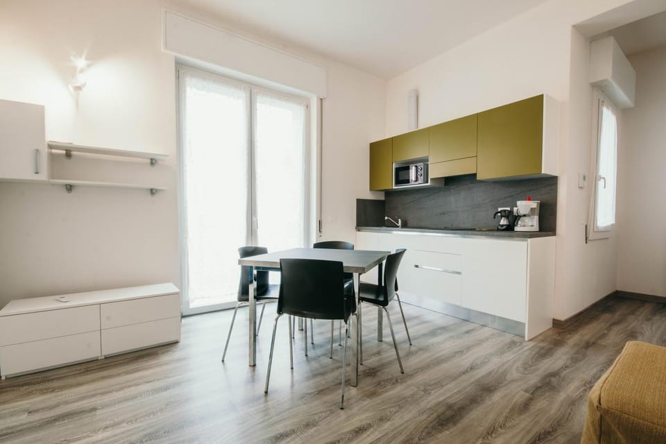 Kitchen or kitchenette, Living room, Seating area, Dining area, stove