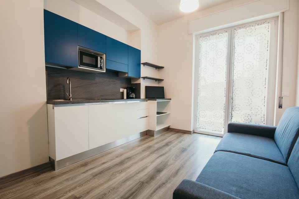 TV and multimedia, Kitchen or kitchenette, Living room, Seating area, minibar