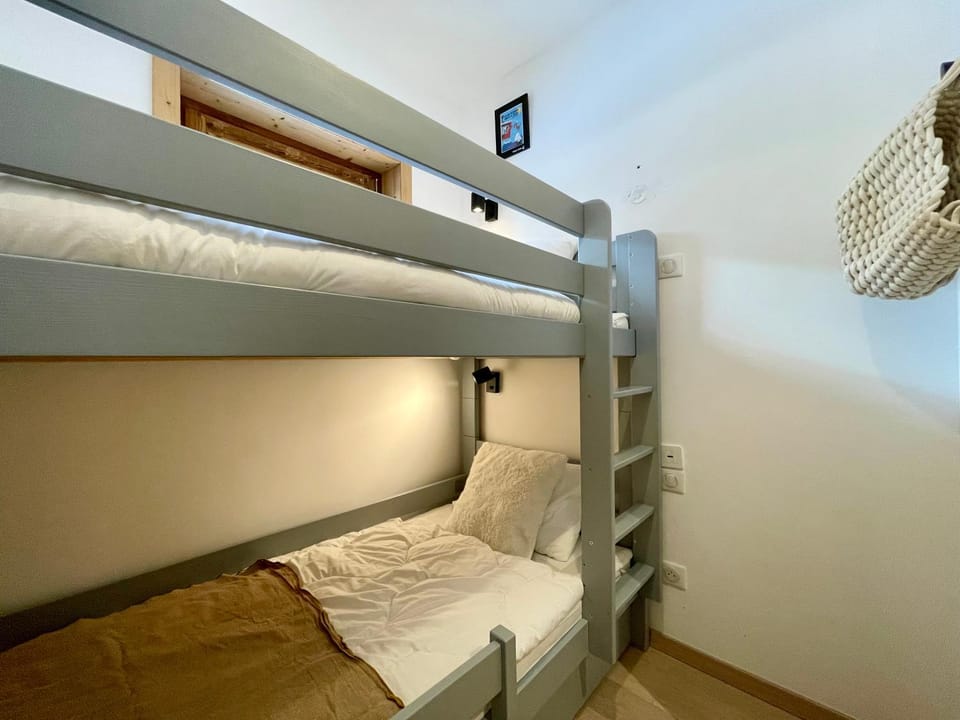 Photo of the whole room, Bedroom, bunk bed