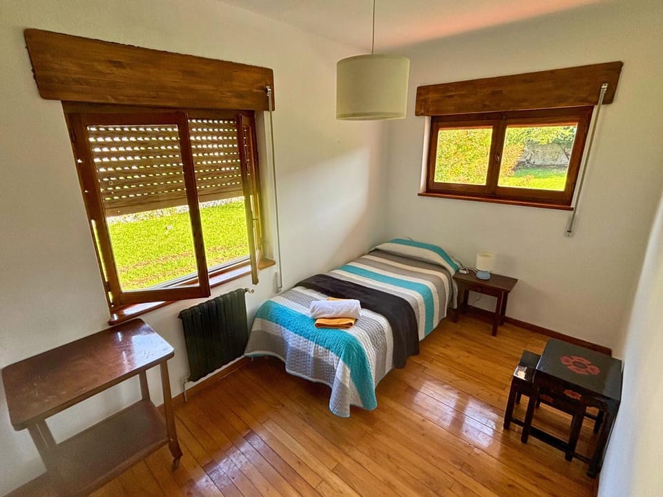 Staff, Bed, Photo of the whole room, Bedroom