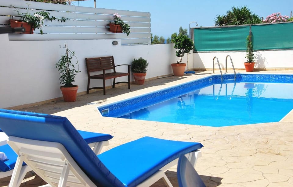 Swimming pool, sunbed