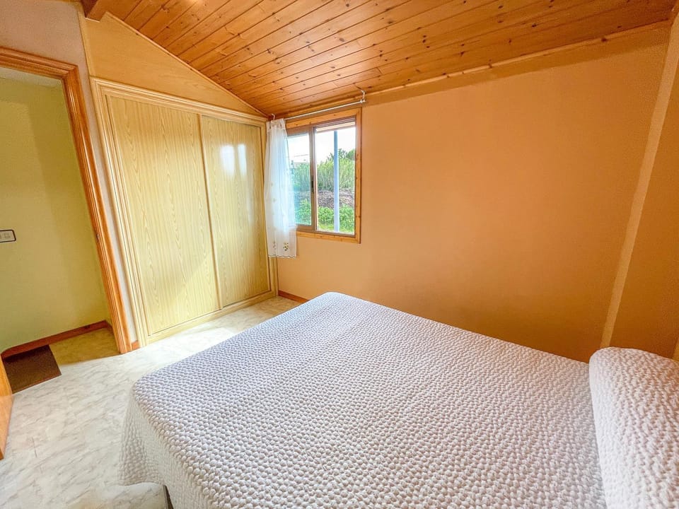Spring, Bed, Activities, Winter, Summer, Balcony/Terrace, Photo of the whole room, Beach, Hiking, Animals, Animals, Animals, Bedroom, Autumn, Pets, Pets, Pets, Sea view, Sports, Entertainment, children, children, children, young children, young children, young children, older children, older children, older children, group of guests, group of guests, group of guests, Family, Family, Family, microwave, oven, pet friendly, pet friendly, towels, wardrobe, washing machine