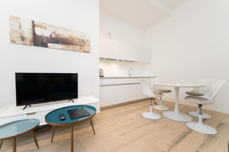TV and multimedia, Living room, Dining area