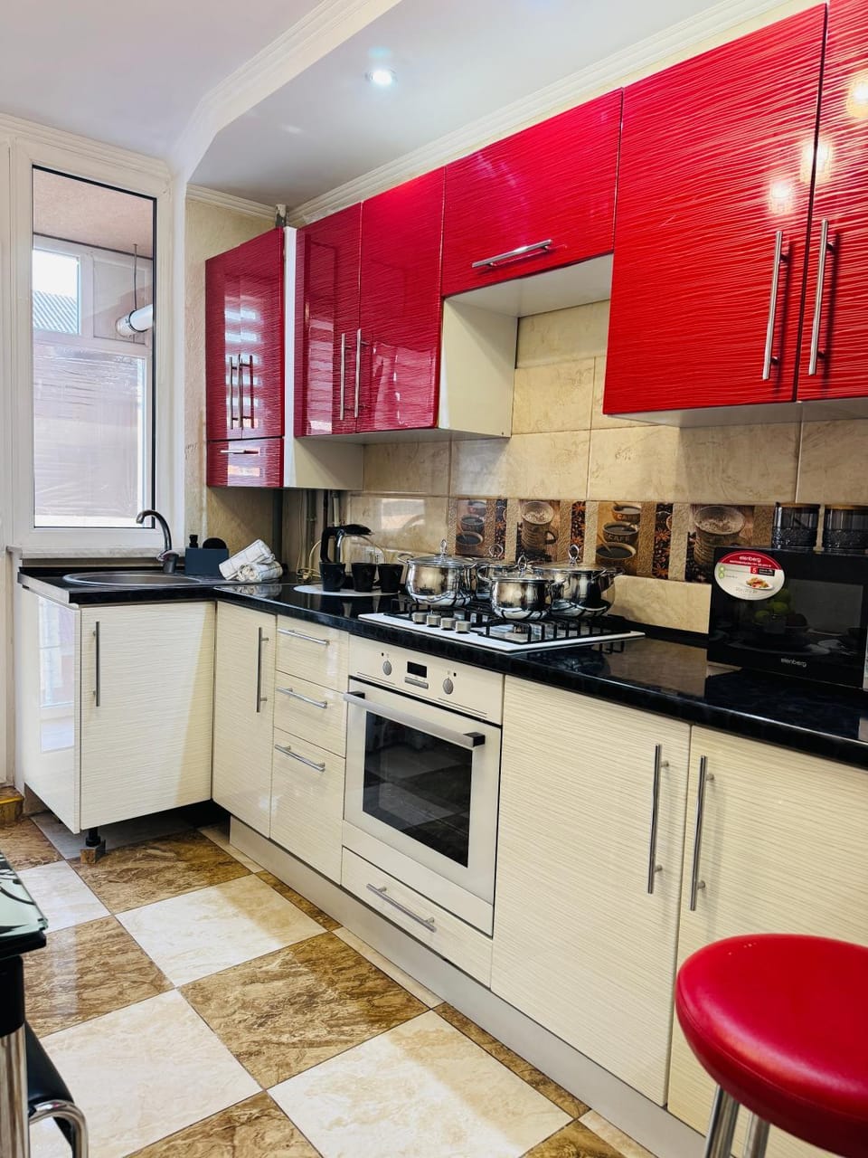 Kitchen or kitchenette, Dining area, stove