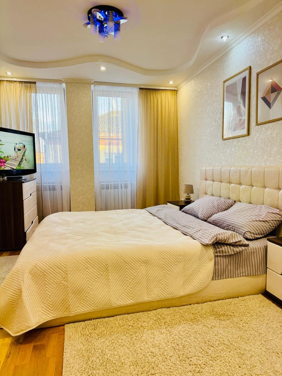 Bed, TV and multimedia, Bedroom