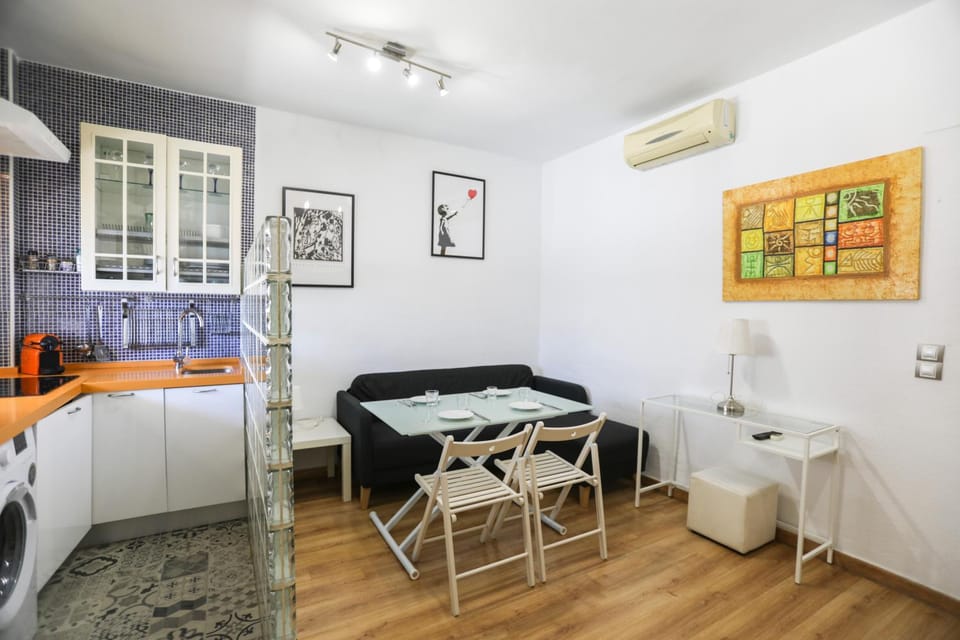 Kitchen or kitchenette, Living room, Photo of the whole room, Seating area, air conditioner