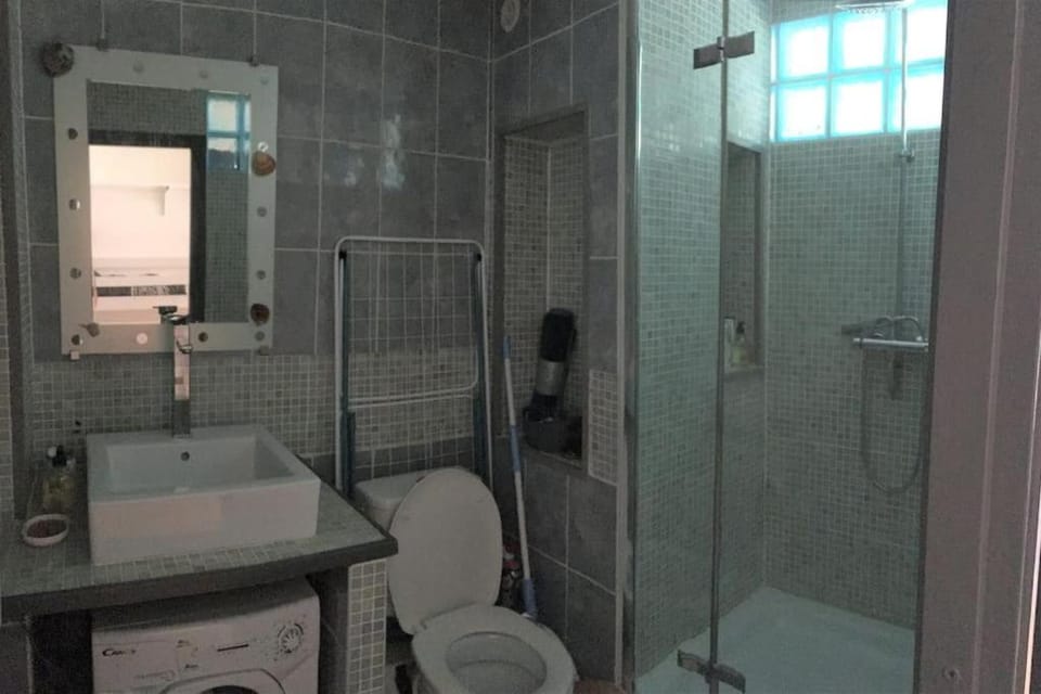 Cap Agde Studio-Cabine jardin clos, port et plage Cabin in Agde
