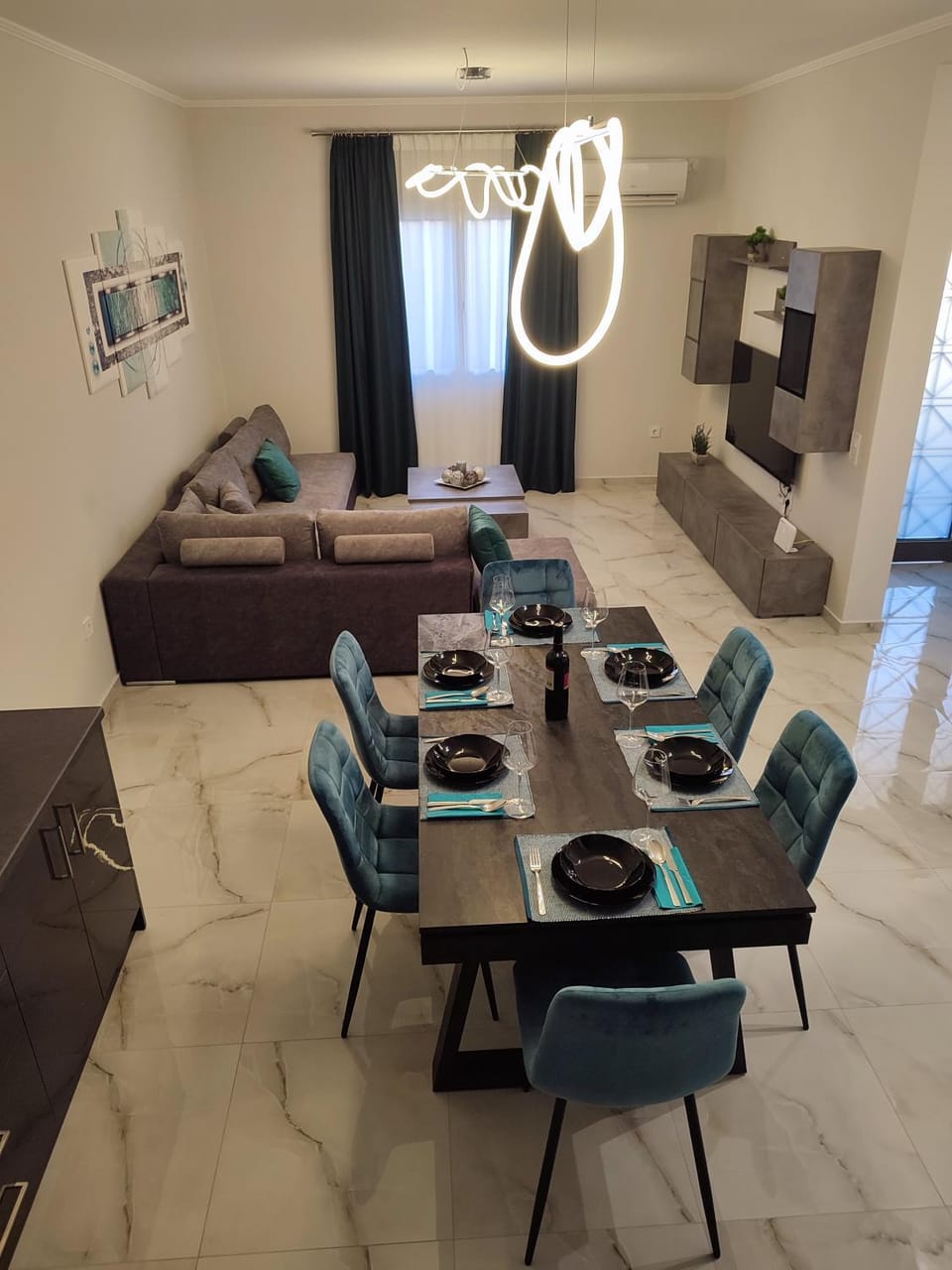 Seating area, Dining area